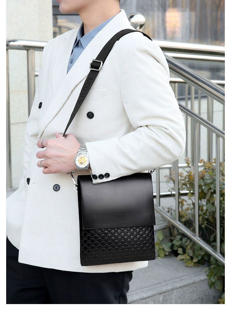 Whatna  ショルダーバッグ メンズ  斜めがけボディバッグ 胸バッグ PUレザー 大容量 3室の仕切り多収納ポケット 通勤 通学 旅行-11