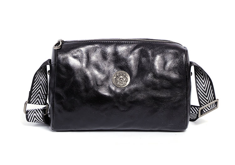 Whatna アンティーク風合い鞣し天 然 牛革 ワンショルダー メンズ ボディ斜め掛け 胸バッグ クラッチ 肩掛け 手提げバッグ ipad 9.7収納可 結婚式 ビジネス フォーマル 冠婚葬祭  N3111-8