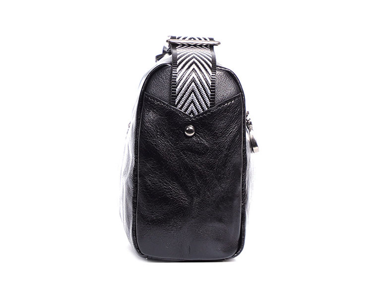 Whatna アンティーク風合い鞣し天 然 牛革 ワンショルダー メンズ ボディ斜め掛け 胸バッグ クラッチ 肩掛け 手提げバッグ ipad 9.7収納可 結婚式 ビジネス フォーマル 冠婚葬祭  N3111-3