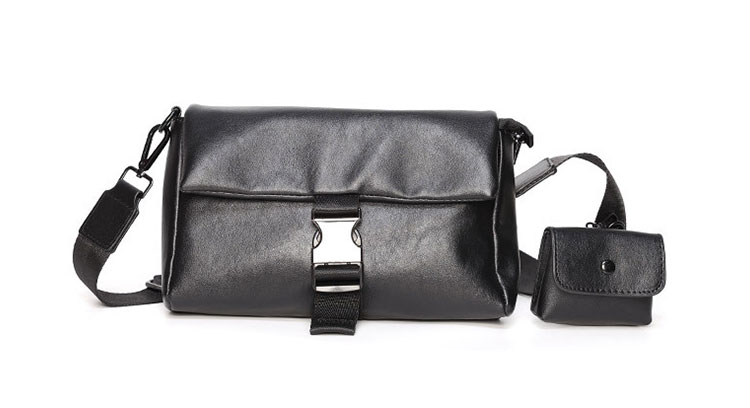 Whatna  フラップ式 ワンショルダー メンズ ボディバッグ PUレザー 2点セット 小銭入れ付き iPad mini収納可 斜め掛けバッグ 横型 軽量 コンパクト 通勤 通学 旅行 カジュアル おしゃれ 鞄 プレゼント ギフト-5