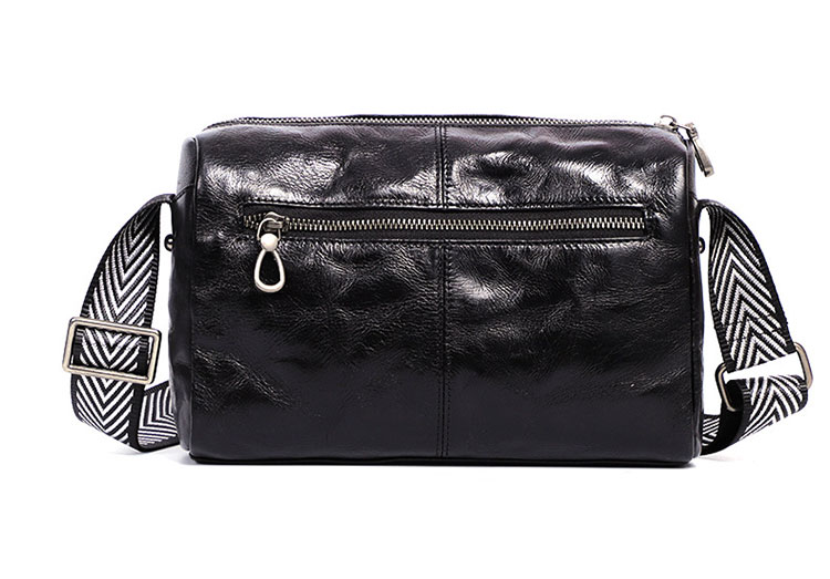 Whatna アンティーク風合い鞣し天 然 牛革 ワンショルダー メンズ ボディ斜め掛け 胸バッグ クラッチ 肩掛け 手提げバッグ ipad 9.7収納可 結婚式 ビジネス フォーマル 冠婚葬祭  N3111-5