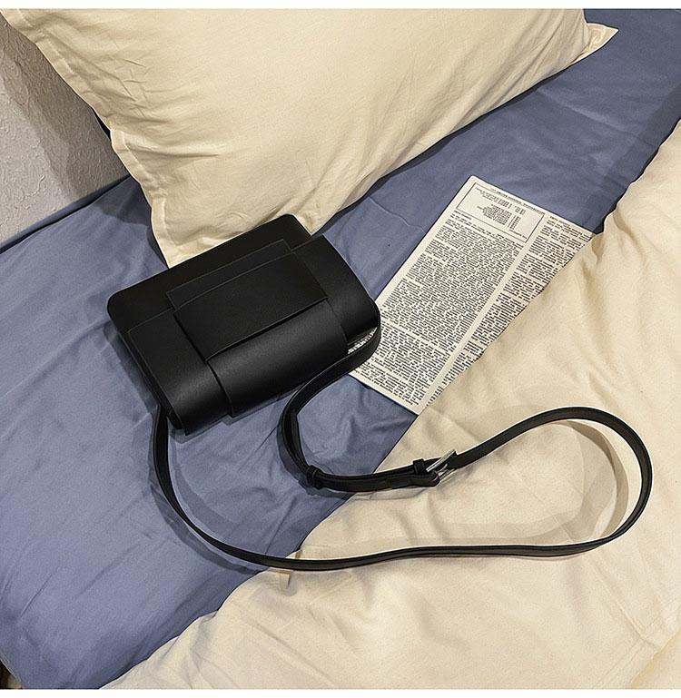 Whatna  ショルダーバッグメンズ ボディバッグ iPad mini収納可 厚手PUレザー小型 斜め掛け 肩掛け・胸掛け 男女兼用 通勤 通学 ビジネス 冠婚葬祭-2