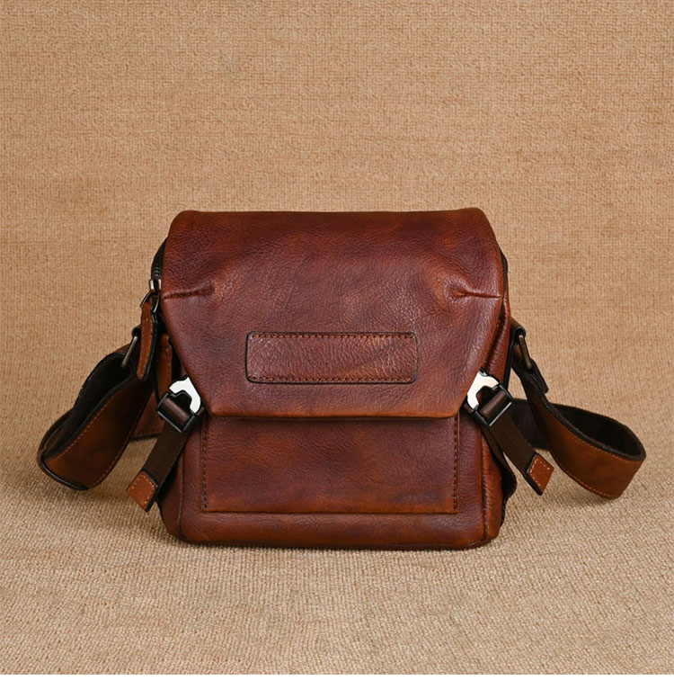 Whatna アンティーク風合い鞣し天 然 牛革 ショルダーバッグ メンズ  斜め掛けボディ胸バッグipad Mini収納可 肩掛け 通勤 通学 ビジネスバッグ 小さめメッセンジャーバッグ自転車 かばん男性用 12030-2