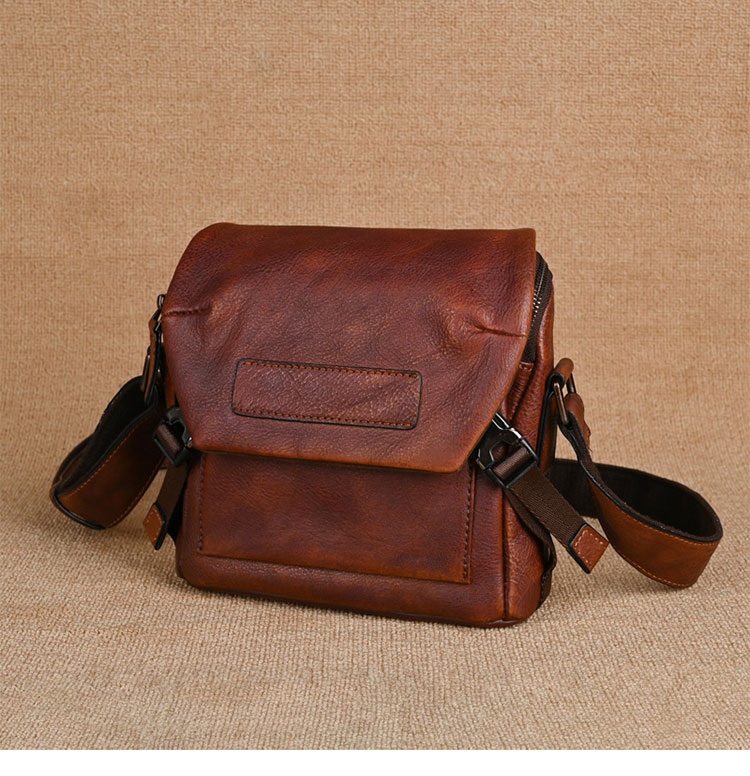 Whatna アンティーク風合い鞣し天 然 牛革 ショルダーバッグ メンズ  斜め掛けボディ胸バッグipad Mini収納可 肩掛け 通勤 通学 ビジネスバッグ 小さめメッセンジャーバッグ自転車 かばん男性用 12030-1