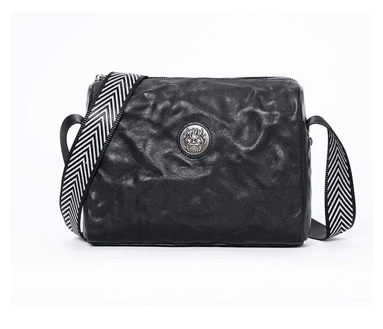 Whatna アンティーク風合い鞣し天 然 牛革 ショルダーバッグ メンズ  斜め掛けボディ胸バッグipad 9.7収納可 肩掛け 通勤 通学 ビジネスバッグ 小さめメッセンジャーバッグ自転車 かばん男性用 ブラック7125-1