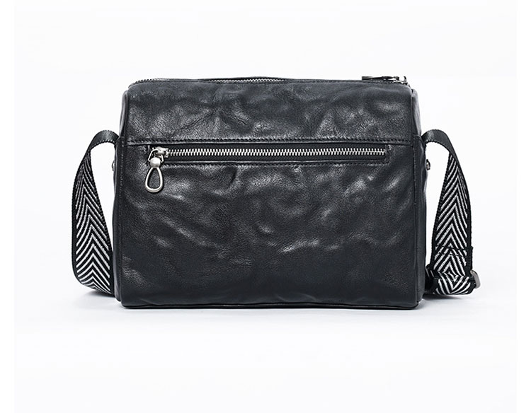 Whatna アンティーク風合い鞣し天 然 牛革 ショルダーバッグ メンズ  斜め掛けボディ胸バッグipad 9.7収納可 肩掛け 通勤 通学 ビジネスバッグ 小さめメッセンジャーバッグ自転車 かばん男性用 ブラック7125-3