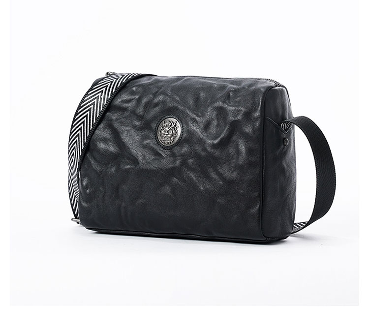 Whatna アンティーク風合い鞣し天 然 牛革 ショルダーバッグ メンズ  斜め掛けボディ胸バッグipad 9.7収納可 肩掛け 通勤 通学 ビジネスバッグ 小さめメッセンジャーバッグ自転車 かばん男性用 ブラック7125-2