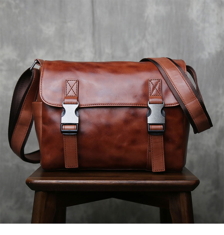 Whatna アンティーク風合い鞣し天 然 牛革 ショルダーバッグ メンズ  斜め掛けボディ胸バッグIpad  9.7収納可 肩掛け 通勤 通学 ビジネスバッグ 小さめメッセンジャーバッグ自転車 かばん男性用 2064-1