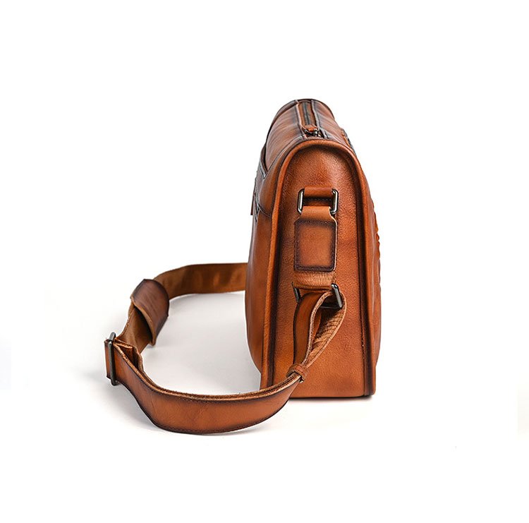 Whatna アンティーク風合い鞣し天 然 牛革 ショルダーバッグ メンズ  斜め掛けボディ胸バッグ A4サイズ収納可 肩掛け ビジネス 通勤 通学   大さめ メッセンジャーバッグ自転車 かばん男性用13817-4