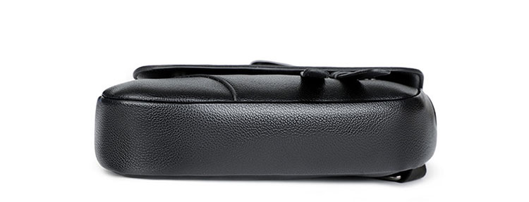 Whatna ショルダーバッグ メンズ 馬鞍バッグ 斜め掛け 胸掛け ミニ 肩掛け 軽量 PUレザー 合成皮革 24×19cm 小型 ボディバッグ 通勤 通学 旅行 カジュアル 鞄-4