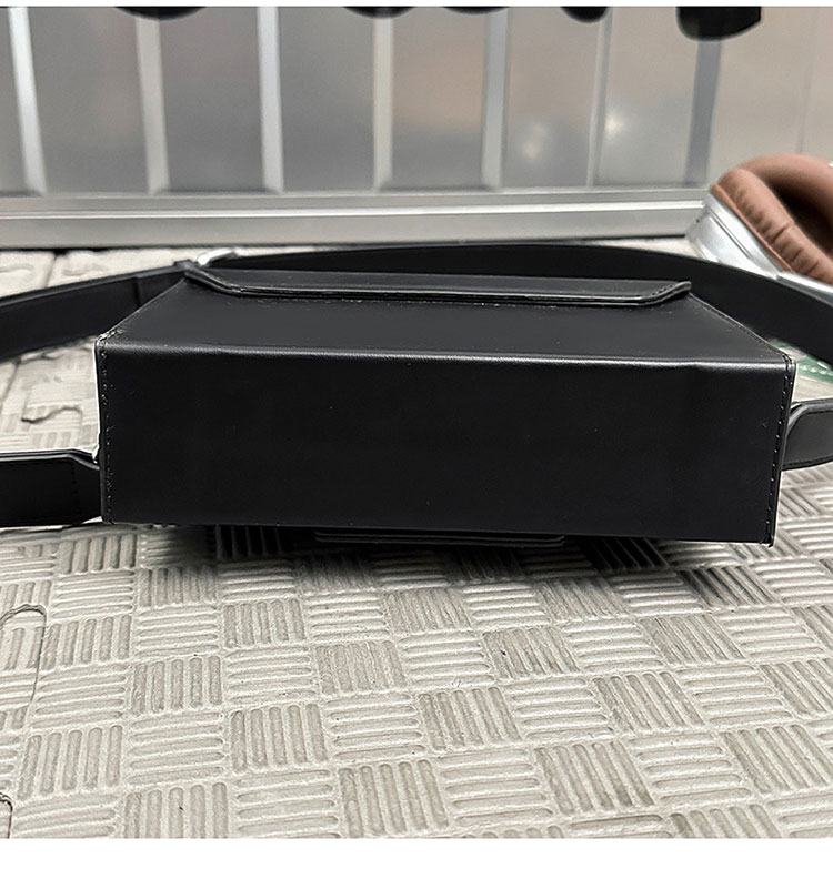 Whatna   メンズ ミニ 横型 3way ショルダーバッグ 胸掛け クラッチ 手持ち ハードタイプ マグネットフラップ 防犯仕様 PUレザー コンパクト 軽量 19×12cm 斜め掛け 肩掛け 通勤 通学 旅行 カジュアル 鞄-5