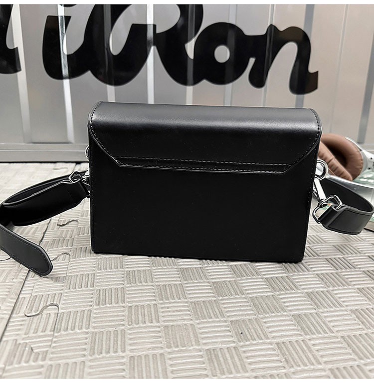 Whatna   メンズ ミニ 横型 3way ショルダーバッグ 胸掛け クラッチ 手持ち ハードタイプ マグネットフラップ 防犯仕様 PUレザー コンパクト 軽量 19×12cm 斜め掛け 肩掛け 通勤 通学 旅行 カジュアル 鞄-3