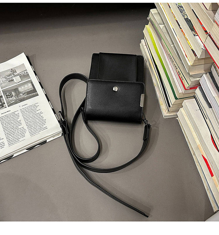 Whatna ボディバッグ メンズ ミニ 縦型 2way ショルダーバッグ 胸掛け フラップ式 PUレザー コンパクト 軽量 14×16cm 小型 斜め掛け 肩掛け 通勤 通学 旅行 カジュアル おしゃれ 鞄-5