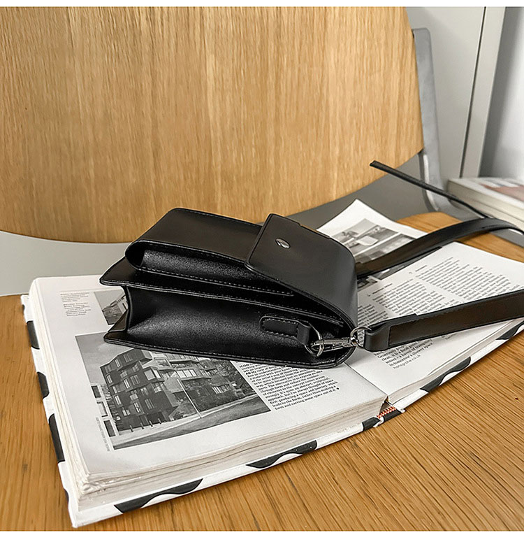 Whatna ボディバッグ メンズ ミニ 縦型 2way ショルダーバッグ 胸掛け フラップ式 PUレザー コンパクト 軽量 14×16cm 小型 斜め掛け 肩掛け 通勤 通学 旅行 カジュアル おしゃれ 鞄-2