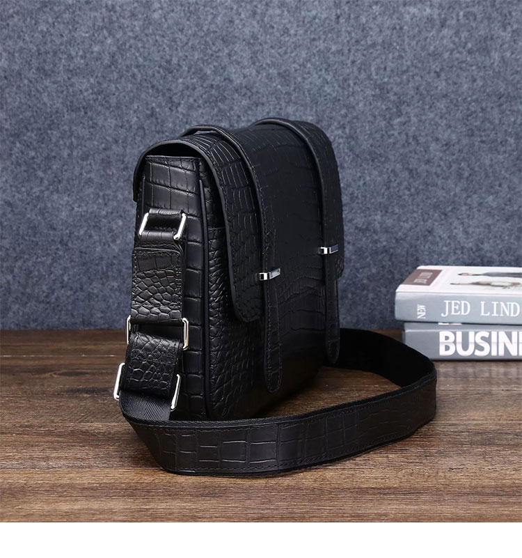 Whatna クロコダイル型押し 天 然 牛革フラップ斜めがけ ワンショルダー メンズ ボディバッグ 本 革 厚手 レザー  A4サイズ収納可6311-2-2