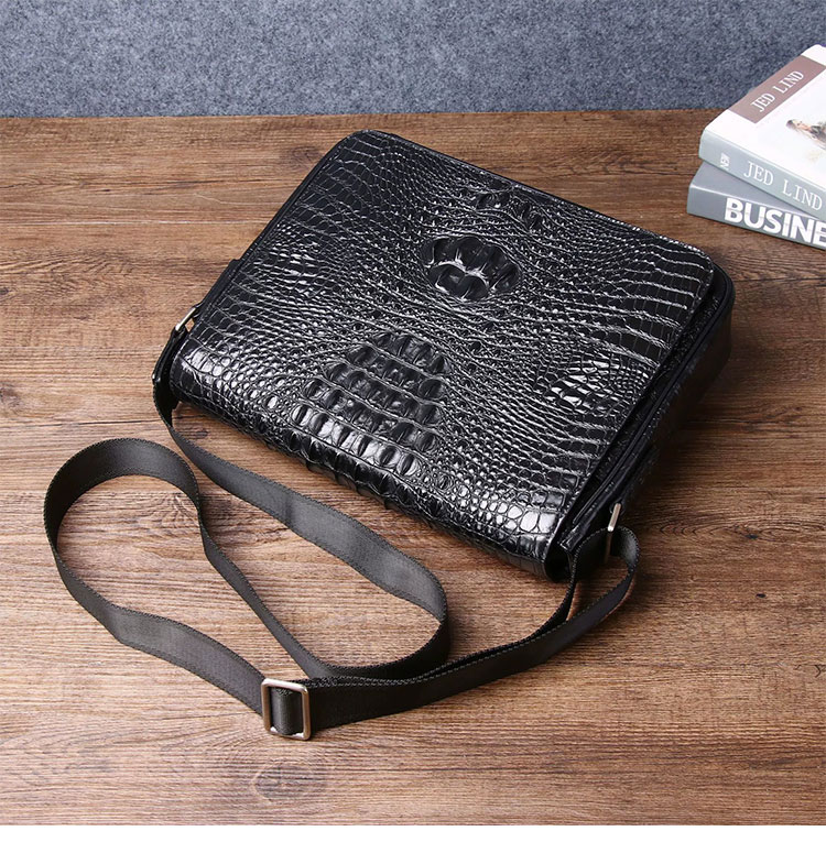 Whatna クロコダイル型押し 天 然 牛革フラップ斜めがけ ワンショルダー メンズ ボディバッグ 本 革 厚手 レザー A4サイズ収納可6285-3-3