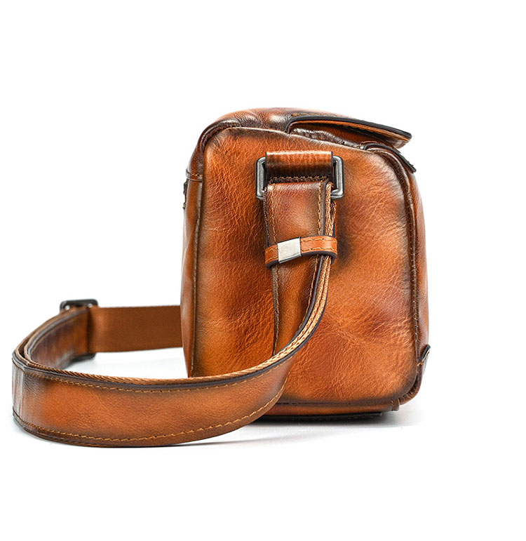 Whatna アンティーク風合い鞣し天 然 牛革 ショルダーバッグ メンズ  斜め掛けボディ胸バッグ  7.9インチクラスのタブレット収納可 肩掛け ビジネス 通勤 通学  小さめ メッセンジャーバッグ自転車 かばん男性用5512-2