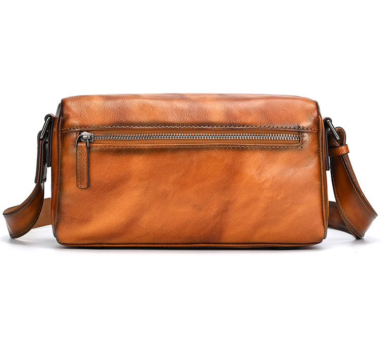 Whatna アンティーク風合い鞣し天 然 牛革 ショルダーバッグ メンズ  斜め掛けボディ胸バッグ  7.9インチクラスのタブレット収納可 肩掛け ビジネス 通勤 通学  小さめ メッセンジャーバッグ自転車 かばん男性用5512-4