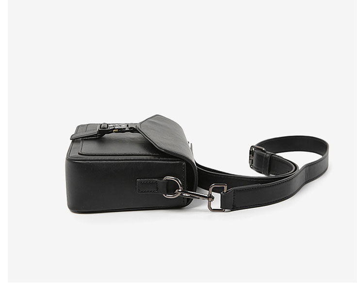 Whatna ショルダーバッグ メンズ ミニ ボディバッグ 2way 胸掛け 横型 フラップ式 ボックスバッグ バックル式 防犯 脱着式ストラップ 小型タブレット収納可 PUレザー 軽量 20×13cm 通勤 通学 旅行-3