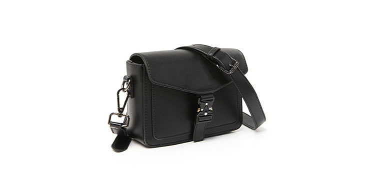 Whatna ショルダーバッグ メンズ ミニ ボディバッグ 2way 胸掛け 横型 フラップ式 ボックスバッグ バックル式 防犯 脱着式ストラップ 小型タブレット収納可 PUレザー 軽量 20×13cm 通勤 通学 旅行-2