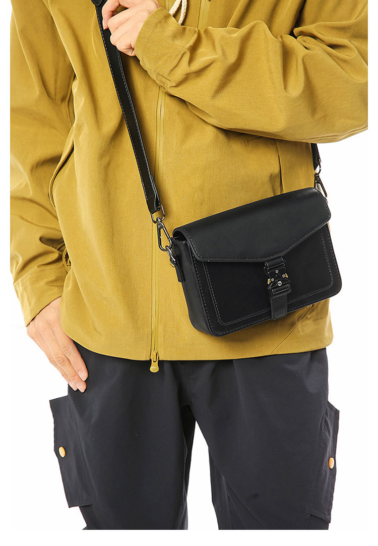 Whatna ショルダーバッグ メンズ ミニ ボディバッグ 2way 胸掛け 横型 フラップ式 ボックスバッグ バックル式 防犯 脱着式ストラップ 小型タブレット収納可 PUレザー 軽量 20×13cm 通勤 通学 旅行-12