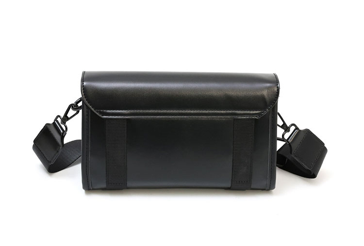 Whatna ショルダーバッグ メンズ ミニ ボディバッグ 3way クラッチ手持ち 胸掛け 横型  脱着式ストラップ バックル式 防犯 小型タブレット収納可 PUレザー 軽量 23×14cm 通勤 通学 旅行 カジュアル-3