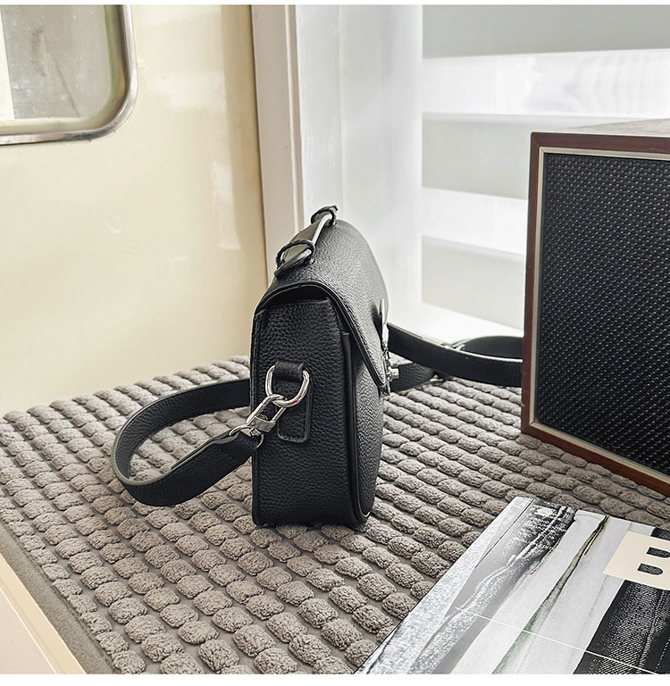 [Whatna] ショルダーバッグ メンズ 斜めがけバッグ ミニ ボディバッグ 2WAY 手提げ 肩掛け PUレザー フラップ式 カードロック式留め具 小さめ ブラック 10607-3