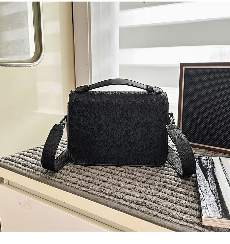 [Whatna] ショルダーバッグ メンズ 斜めがけバッグ ミニ ボディバッグ 2WAY 手提げ 肩掛け PUレザー フラップ式 カードロック式留め具 小さめ ブラック 10607-4