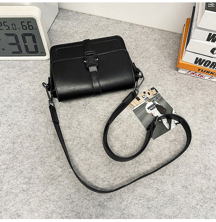 [Ｗｈａｔｎａ] メンズ ショルダーバッグ 斜め掛け PUレザー 防犯バックル 着脱式ベルト 7.9型対応10572-3