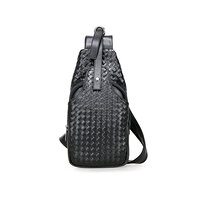 Whatna 牛革 手作り編み込み 斜めがけ ボディバッグ ワンショルダー メンズ 本 革 厚手 レザー 黒 5002