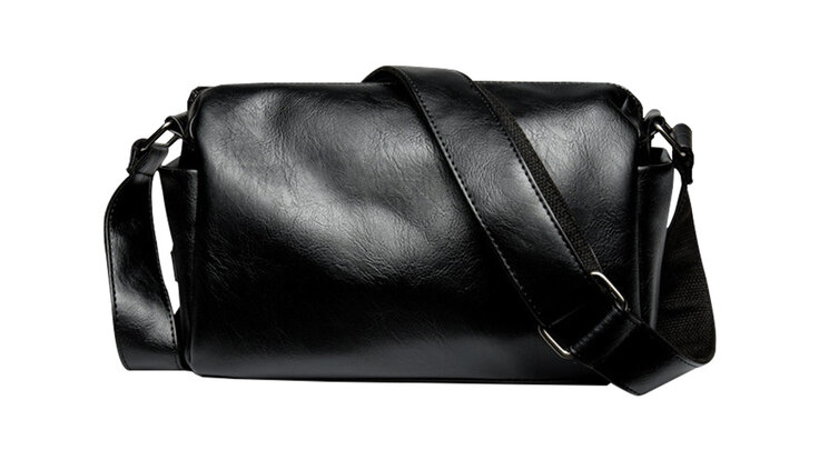 ショルダーバッグ・ポシェット Monta crack leather messenger bag black Whatna ミニショルダーバッグ 横型 メンズ ポシェット