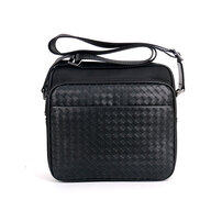 Whatna 手作り編み込み 牛革 ショルダーバッグ メンズ メッセンジャーバッグ 横型 B5 9.7インチipad収納可 本 革 厚手 レザー ビジネスバッグ 小さい 斜めがけ バッグ 男性用 紳士用 黒 （5389-1）