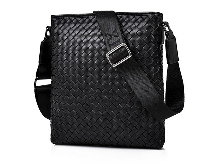 VENETA 黒 編み込みショルダーバッグ e31ca600209d4ad99431a07aee62b8