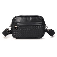 Whatna 手作り編み込み 革 ミニショルダーバッグ 横型 メンズ ポシェット ショルダーミニポーチ 小さめ メッセンジャーバッグ 斜め掛け ビジネス アウトドア フォーマル 通学 通勤鞄 軽量 実用 自転車 かばん男性用 紳士用 黒 (YH3179)