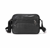 Whatna 手作り編み込み 牛革 ショルダーバッグ メンズ メッセンジャーバッグ 小さめ カード6枚収納 横型本 革 厚手 レザー ビジネスバッグ 小さい 斜めがけ バッグ 男性用 紳士用 黒（YH3026）