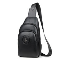 Whatna 牛革 斜めがけ ボディバッグ ワンショルダー メンズ イヤホン穴付 左右付け替え可能 本 革 厚手 レザー ブラウン 黒L606