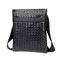 Whatna 厚手 レザーショルダーバッグ メンズ ボディ斜め掛け 胸バッグ ワンショルダー バッグ セカンド バッグ 革 Ipad 9.7収納可 2室仕切 カジュアル フォーマル ビジネス 通学 通勤 肩掛けバッグ 自転車かばん プレゼント男性