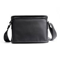 Whatna 革ミニショルダーバッグ メンズ 2way 斜め掛け ミニボディバッグ ミニ胸バッグ 小型ポシェット セカンドバッグ 手持げバッグ 小さめかたかけバッグ カジュアル フォーマル ビジネス 通学 通勤 肩掛けバッグ 自転車かばん プレゼント男性7001