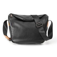 Whatna 革ショルダーバッグ メンズ 斜め掛け ボディーバッグ 肩掛け ワンショルダー バッグ 胸バッグ 厚 手 レザー Ipad 9.7収納可 横型 カジュアル フォーマル ビジネス 通学 通勤 結婚式 肩掛けバッグ 自転車かばん プレゼント男性