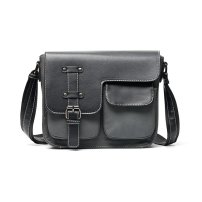 Whatna ミニショルダーバッグ メンズ ポシェット 横型 ショルダーミニポーチ 革 軽量 小型 人気型 耐久性 小さめメッセンジャーバッグ斜め掛け ビジネス 通学 通勤鞄 軽量 実用 自転車 かばん男性用 ブラウン 黒 XM7002