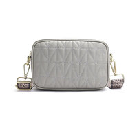 Whatna ミニ ショルダーバッグ レディース 斜めがけボディ胸バッグ 小さめ 牛 革 本 革 厚手 レザー 軽量 ショルダー 肩掛け ミニバッグ 女性 通勤 旅行 バッグ スマホポーチ 6602