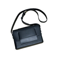 Whatna ワンショルダーバッグ メンズ胸バッグ 斜め掛け 肩掛け PUレザー iPad mini収納可 コンパクト 軽量 ビジネス 通勤 旅行 登山 出張用