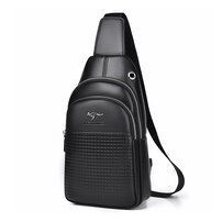 Whatna ワンショルダーメンズ レディース 肩掛け ボディ斜め掛け 胸バッグ 大容量PUレザー イヤホン穴付左右に付け替え可 軽量 男女兼用