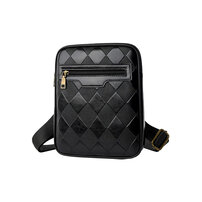 Whatna 斜めがけボディバッグ ワンショルダーメンズかばん 斜めがけ 肩掛けバッグメッセンジャーバッグ シンプル カジュアル PUレザ ー B5 ipad 9.7 収納可