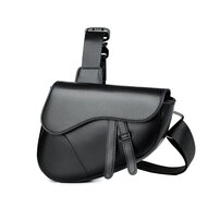 Whatna ショルダーバッグ メンズ 馬鞍バッグ 斜め掛け 胸掛け ミニ 肩掛け 軽量 PUレザー 合成皮革 24×19cm 小型 ボディバッグ 通勤 通学 旅行 カジュアル 鞄