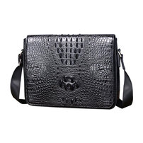 Whatna クロコダイル型押し 天 然 牛革フラップ斜めがけ ワンショルダー メンズ ボディバッグ 本 革 厚手 レザー A4サイズ収納可6285-3